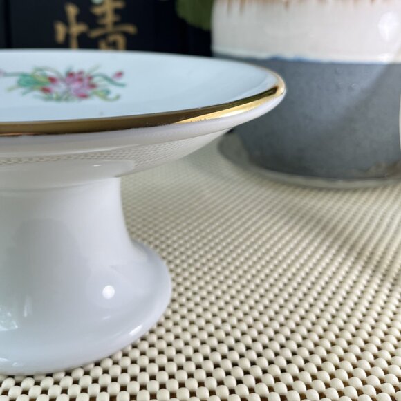 Pedestal Serving Dish "Lotus Inn" Restaurant Ware by Y.T (Yuet Tung), Hong Kong - Picture 12 of 12